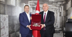 Kamu Başdenetçisi ve Yargıtay Onursal Başkanı Mehmet Akarca’dan Siirt TSO’ya Ziyaret
