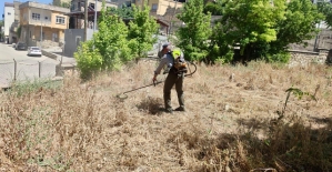 SİİRT BELEDİYESİ’NDEN MEZARLIKLARDA BAYRAM TEMİZLİĞİ