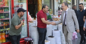 Vali Kızılkaya’dan Cuma Namazı Sonrası Esnaf ve Vatandaş Ziyareti