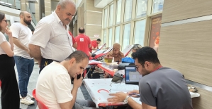 Siirt’te Sağlık Çalışanlarından Kızılay’a Destek
