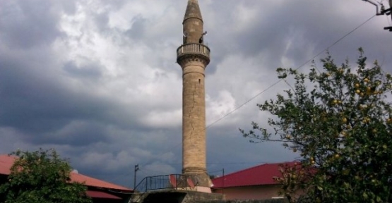 Tillo'da Cami Minaresine Yıldırım Düştü