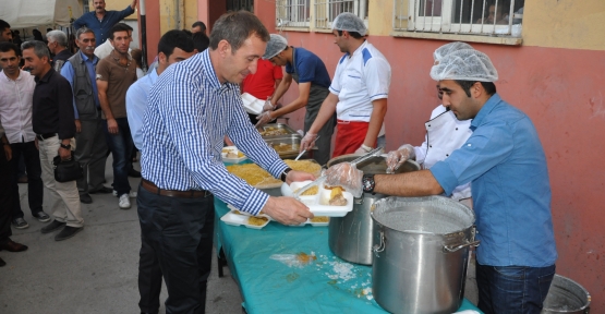 Vatandaşların İftardaki Adresleri Belediye İftar Çadırı