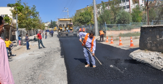 Yol Asfaltlama Çalışmaları Yeni Mahallede Devam Ediyor